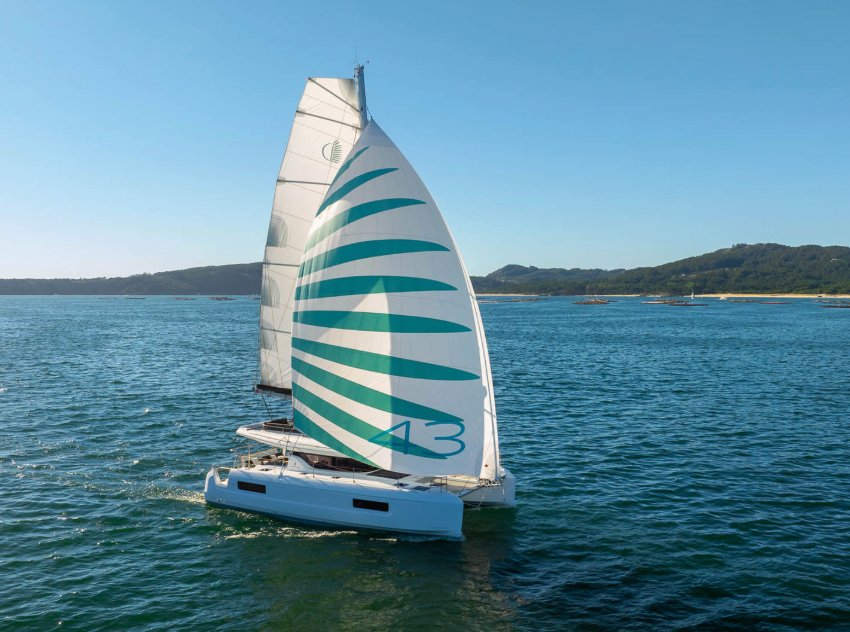 Lagoon 43 Bubble Trouble at sea
